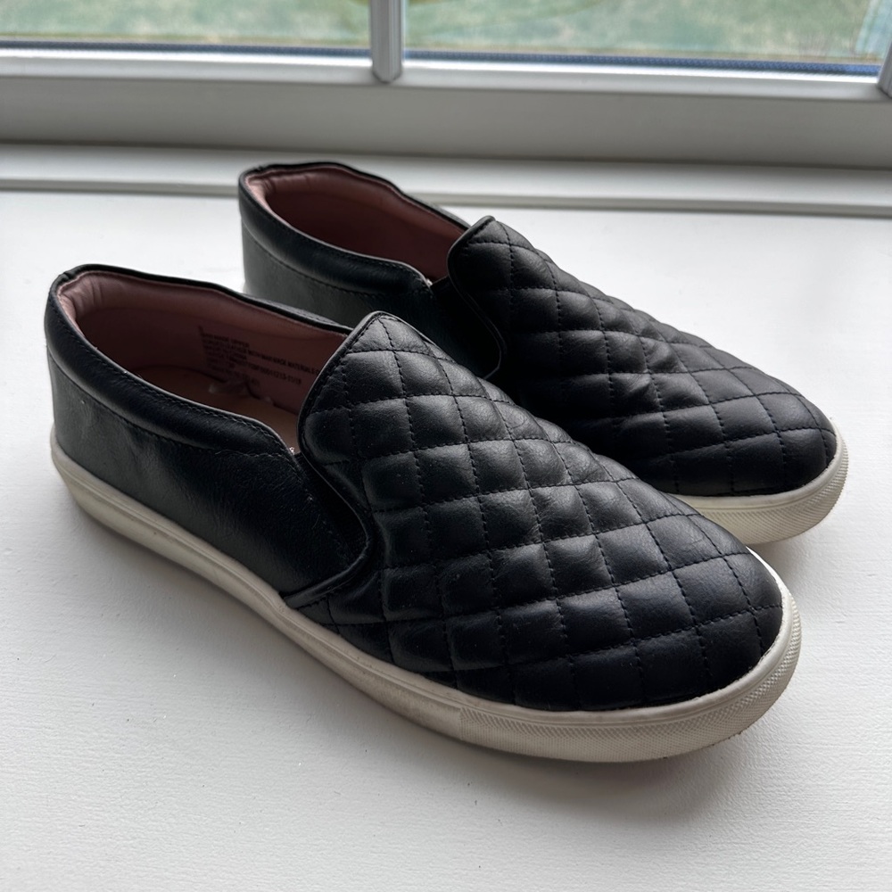 Women’s Size 9 Black Quilted Slip-On Shoes